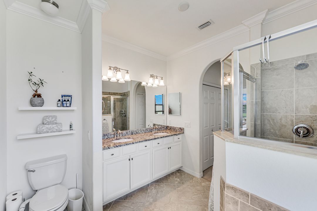 1427 Oceania Dr, Naples, FL 34113