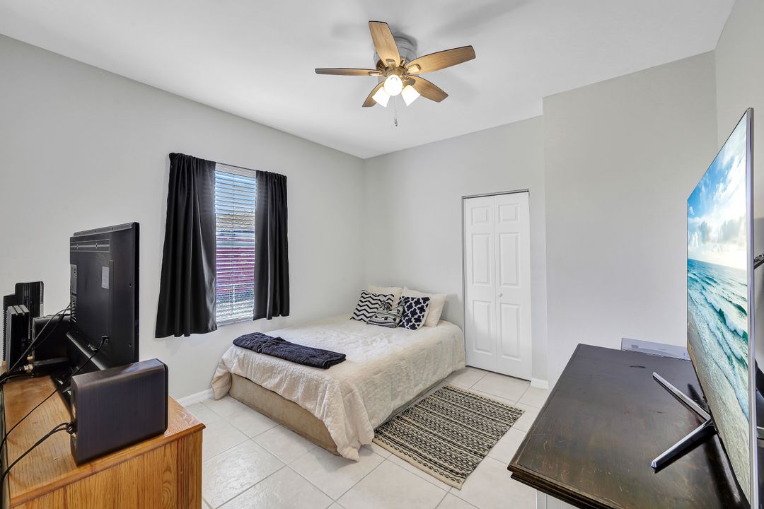 2525 39th Ave NE, Naples, FL 34120