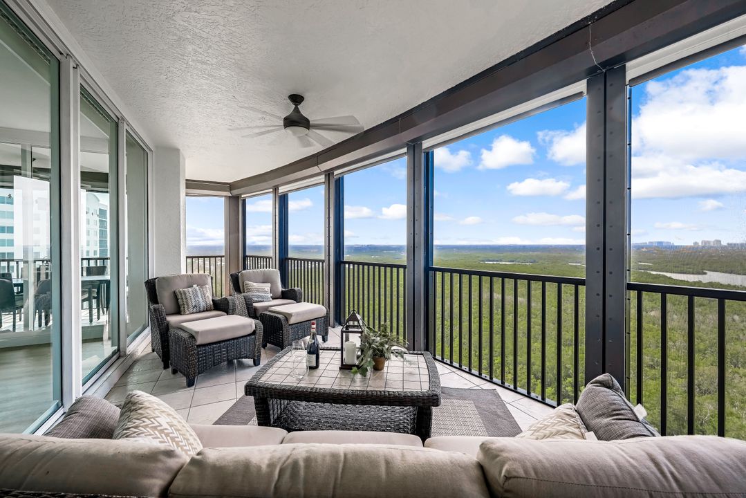 425 Cove Tower Dr  #1501, Naples, FL 34110