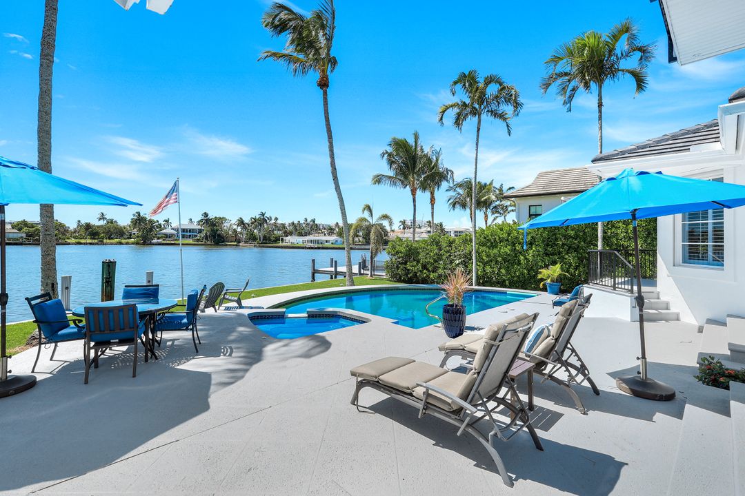 400 Springline Dr, Naples, FL 34102