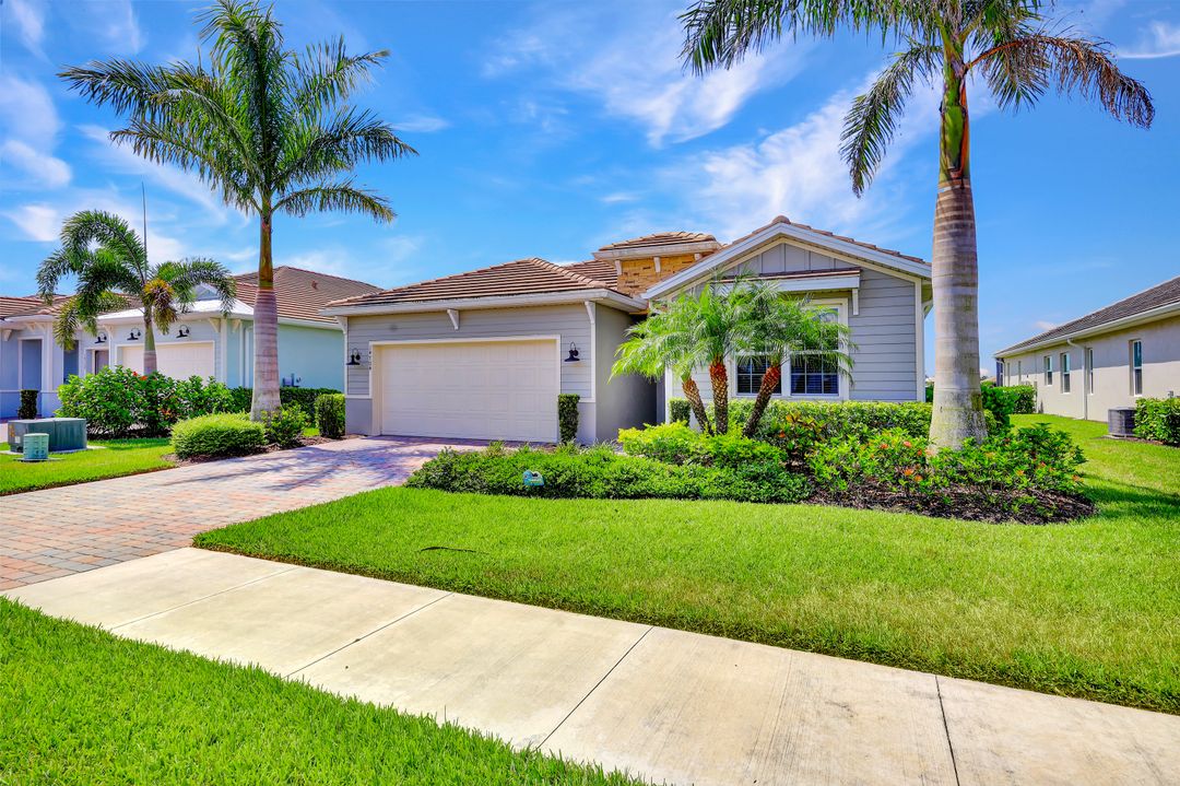 14704 Kelson Cir, Naples, FL 34114