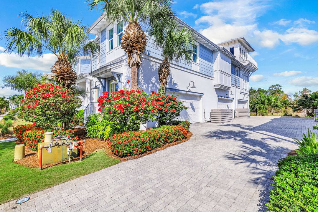 6577 Dominica Dr, Naples, FL 34113