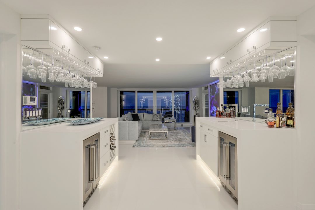 4551 Gulf Shore Blvd N #1003, Naples, FL 34103
