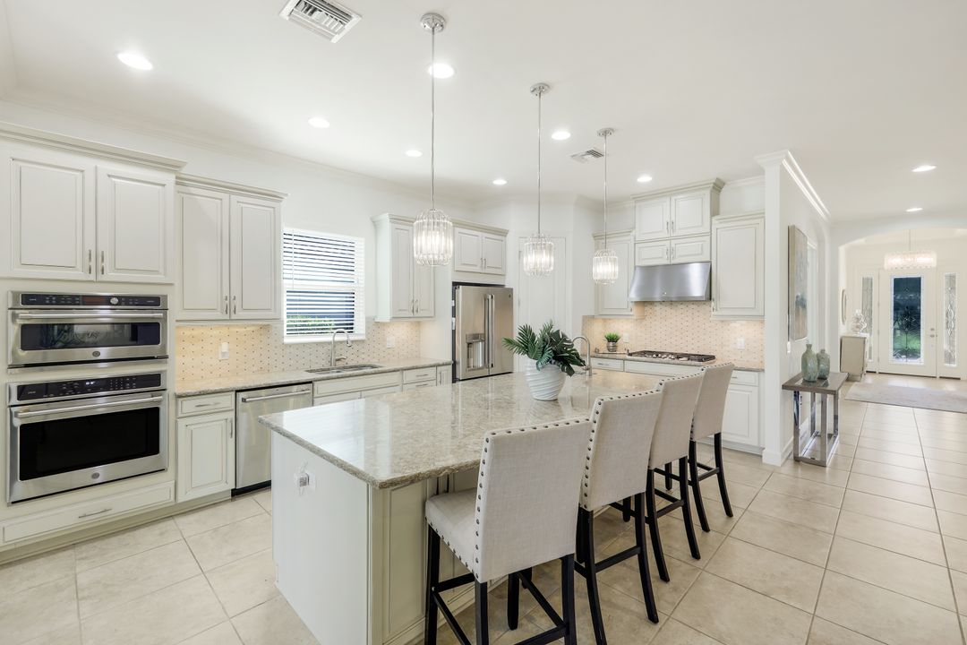 9539 Campanile Cir, Naples, FL 34114