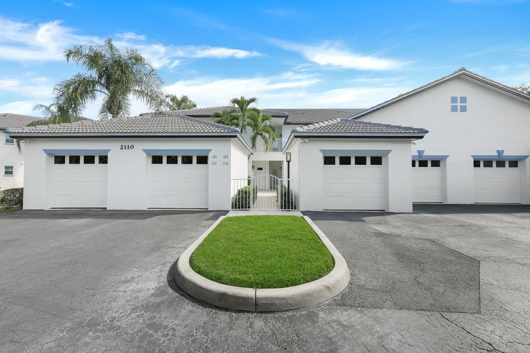 2110 Cay Lagoon Dr #122, Naples, FL 34109