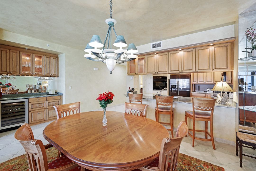 25 Bluebill Ave #1105, Naples, FL 34108