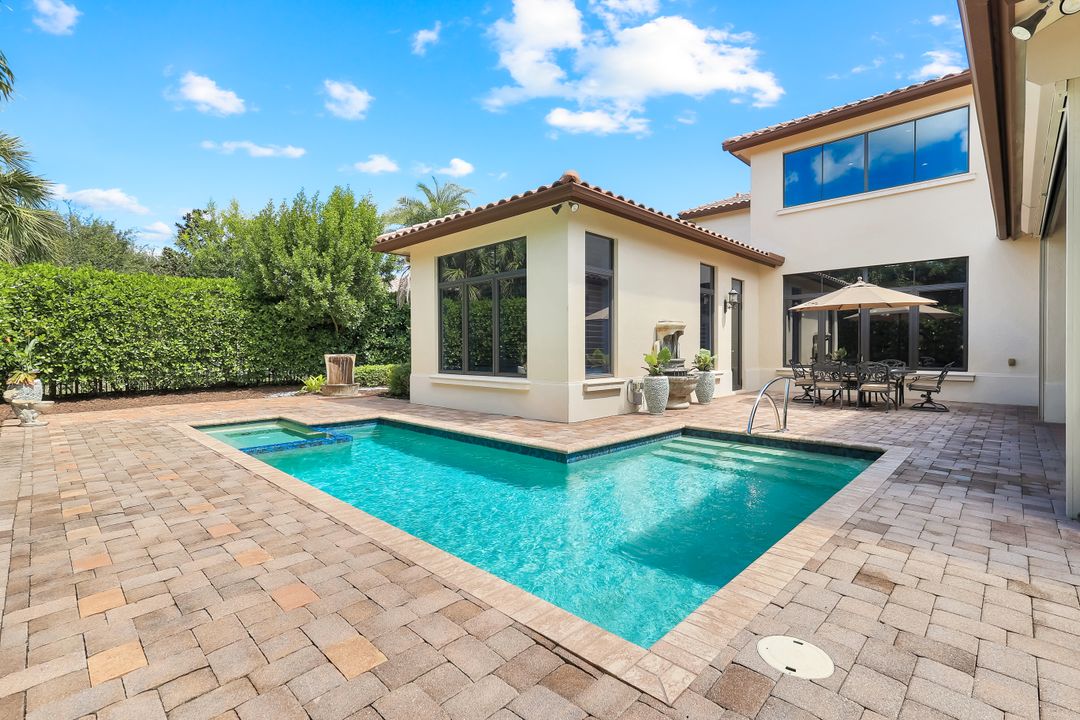 2351 Traditions Ct, Naples, FL 34105