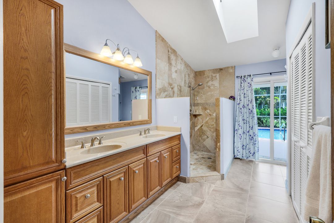 9814 Country Oaks Dr, Fort Myers, FL 33967