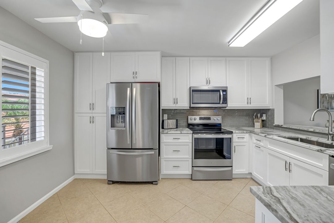 6860 Dennis Cir #K-204, Naples, FL 34104