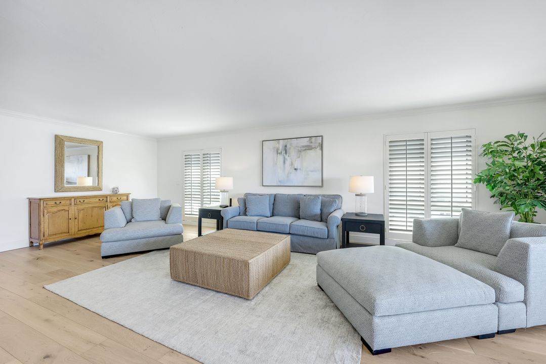 250 Park Shore Dr #601, Naples, FL 34103