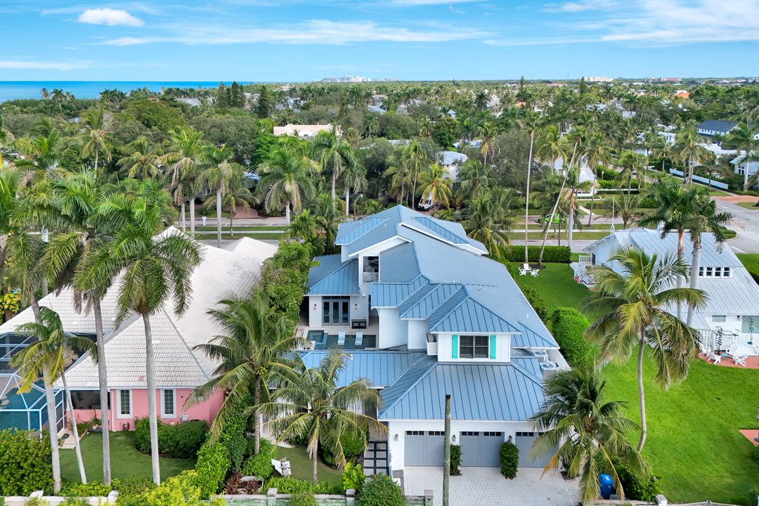 160 Broad Ave S, Naples, FL 34102