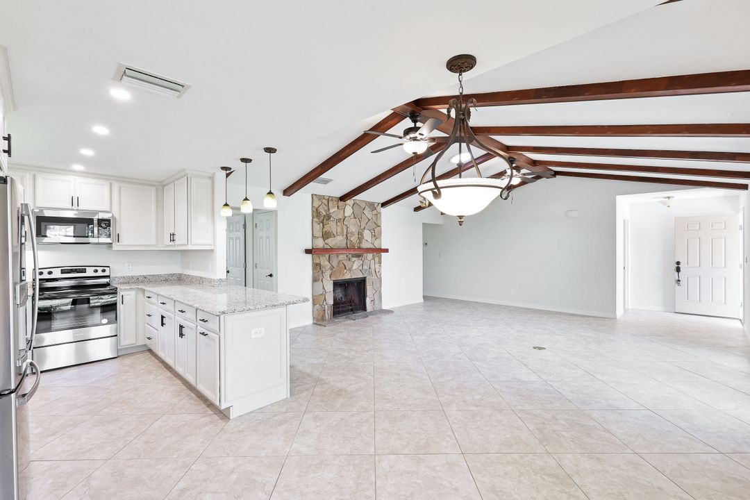 20640 Pine Tree Ln, Estero, FL 33928