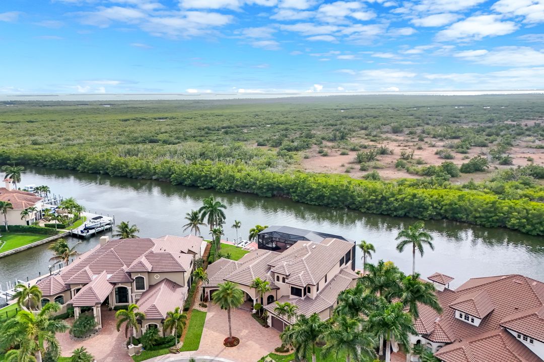 5703 Yardarm Ct, Cape Coral, FL 33914