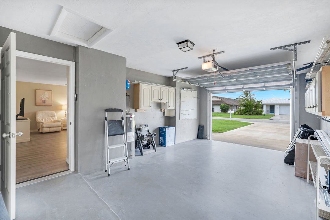 695 104th Ave N, Naples, FL 34108