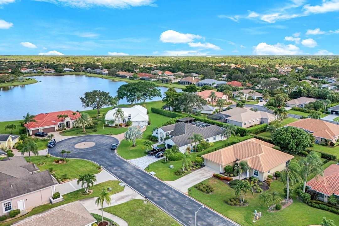 2032 Castle Garden Ln, Naples, FL 34110