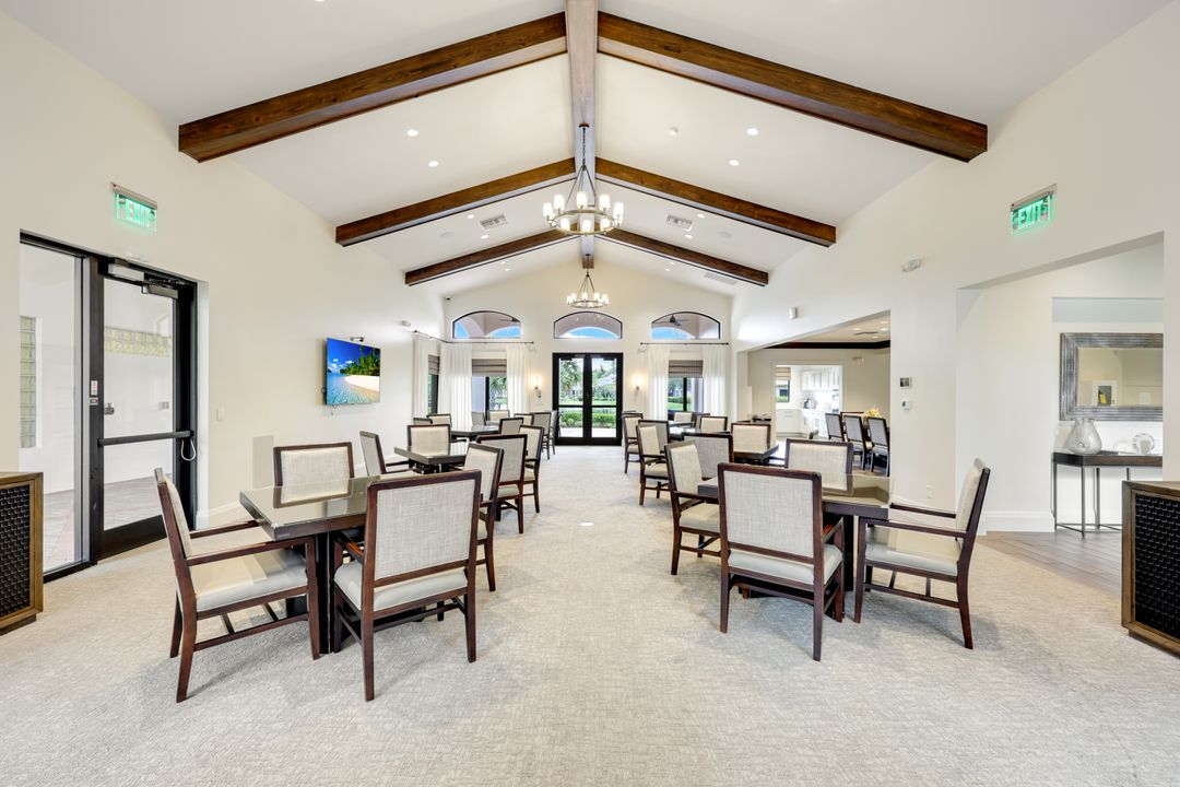 7998 Beaumont Ct, Naples, FL 34109