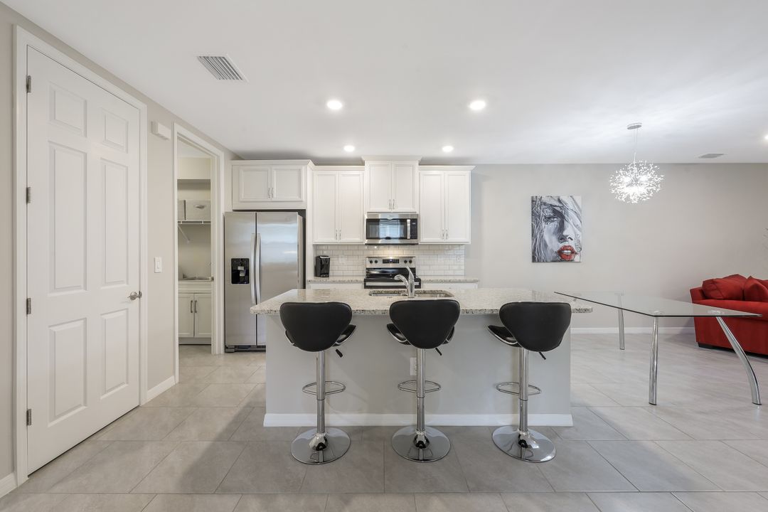 14551 Edgewater Cir, Naples, FL 34114