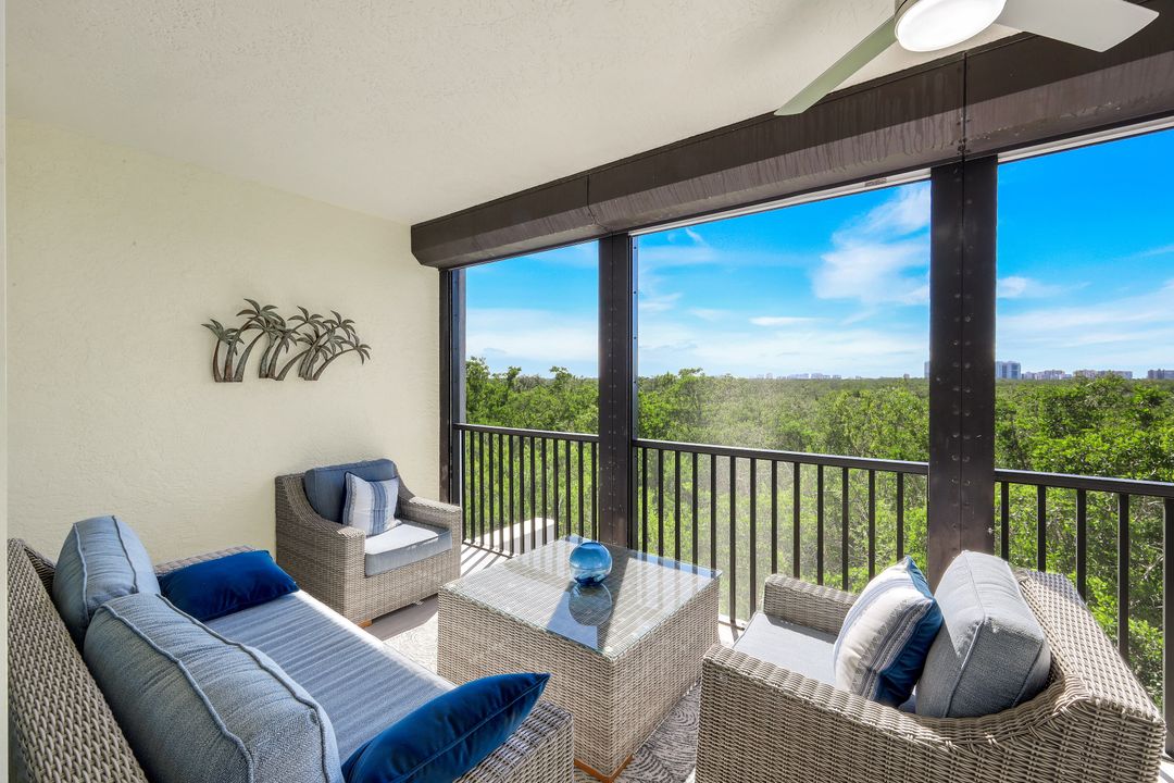 425 Cove Tower Dr #403, Naples, FL 34110