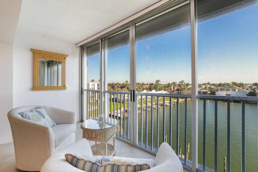 300 Park Shore Dr #5C, Naples, FL 34103
