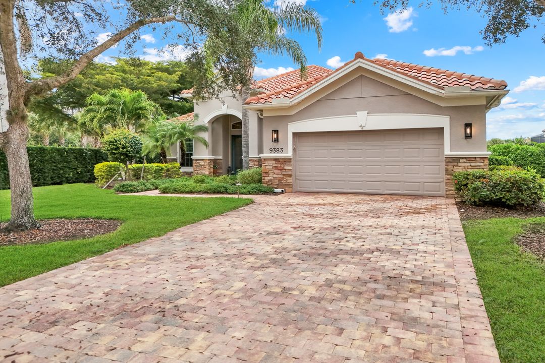 9383 Copper Rock Ct, Naples, FL 34120