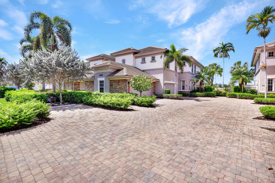 8755 Coastline Ct #202, Naples, FL 34120