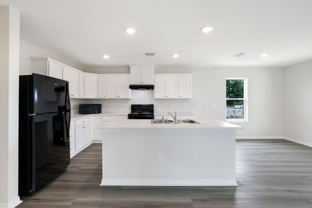 627 Palm Dr, Naples, FL 34114