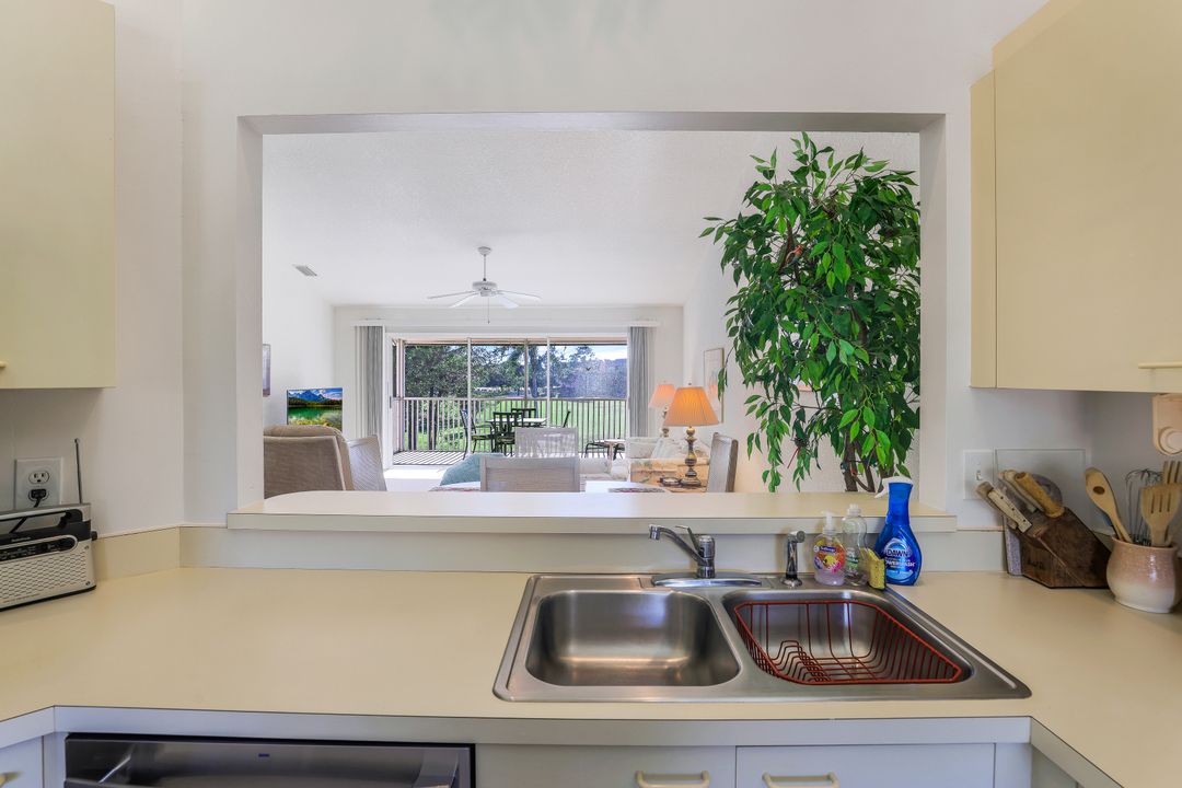 628 Woodshire Ln #G4, Naples, FL 34105