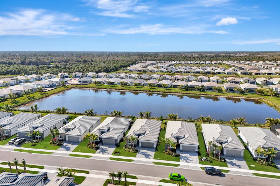 12418 Dahlia Ct, Naples, FL 34120
