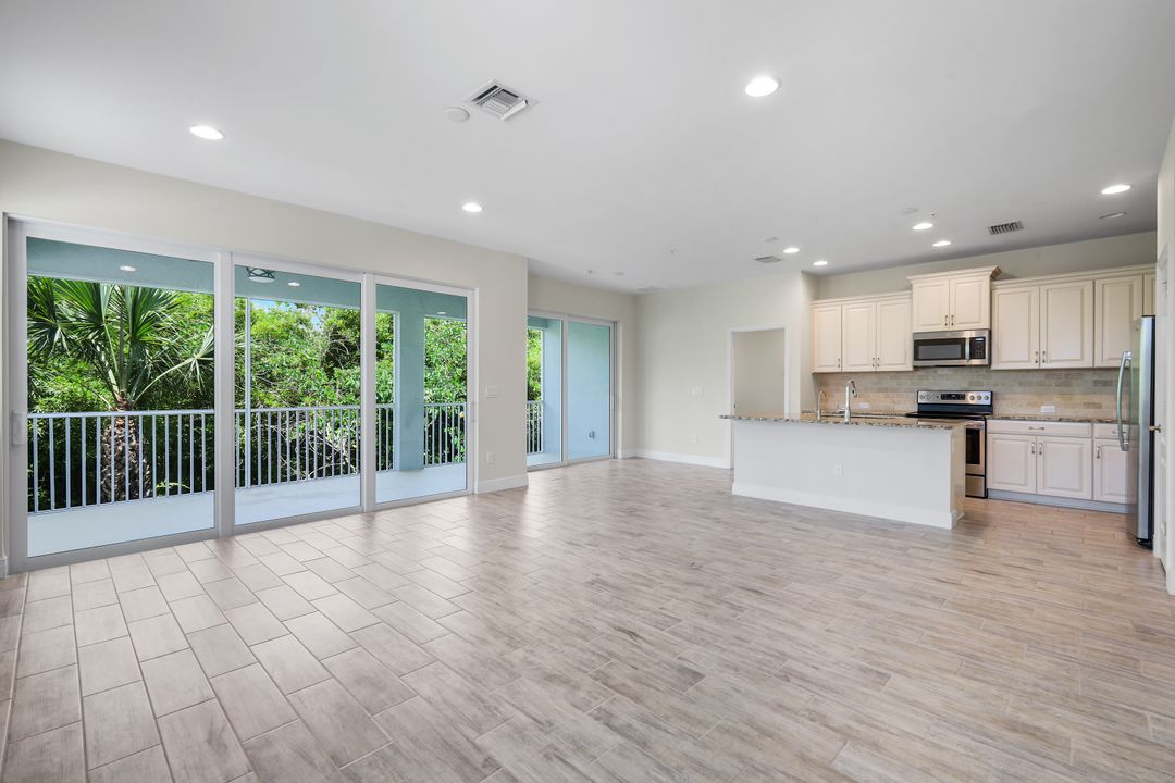 2343 Sheen Ln #405, Naples, FL 34120