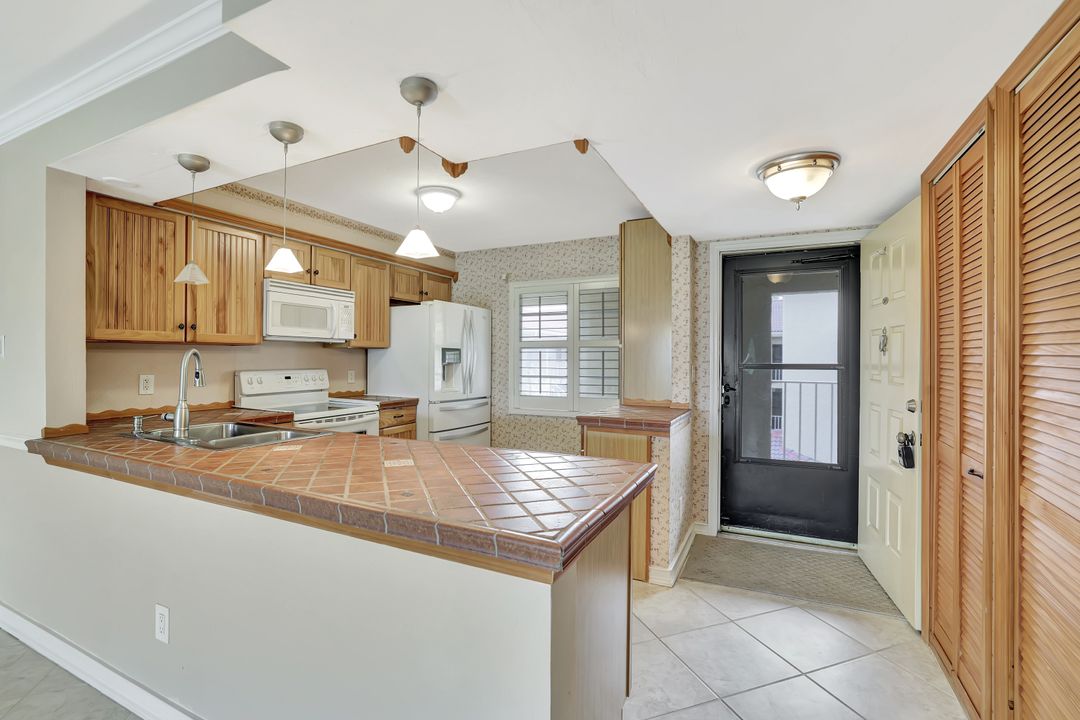 1051 Foxfire Ln #309, Naples, FL 34104
