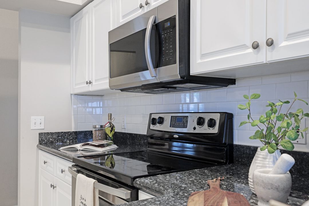 282 Madison Dr, Naples, FL 34110