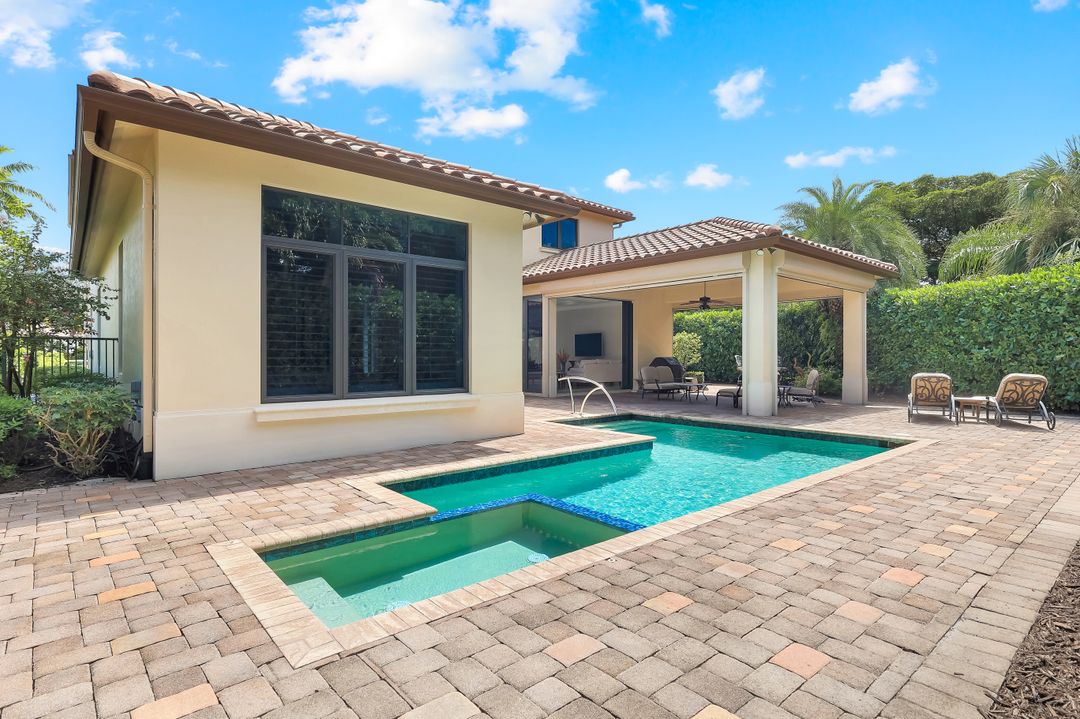 2351 Traditions Ct, Naples, FL 34105