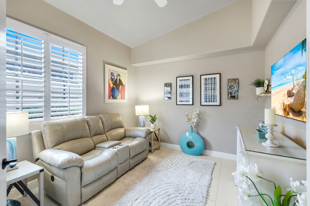 8683 Ibis Cove Cir, Naples, FL 34119