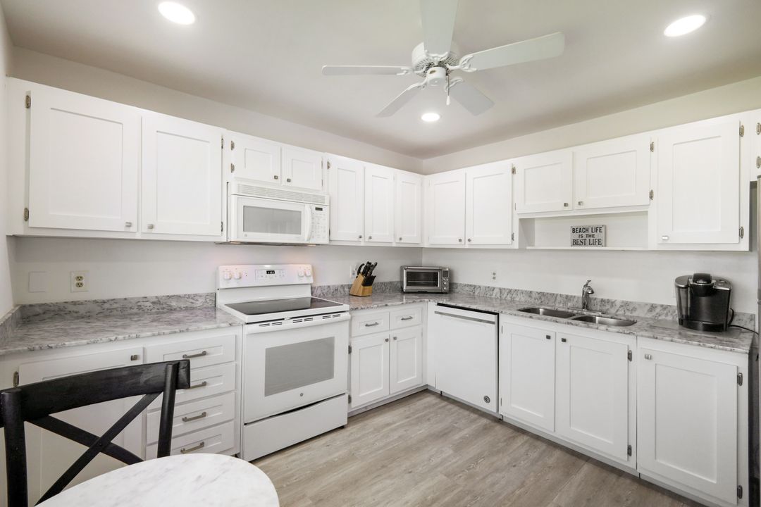 232 Memory Ln #4, Naples, FL 34112