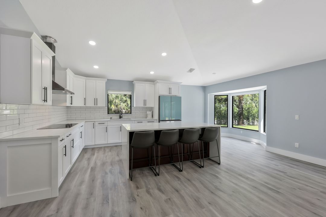 380 4th St NE, Naples, FL 34120
