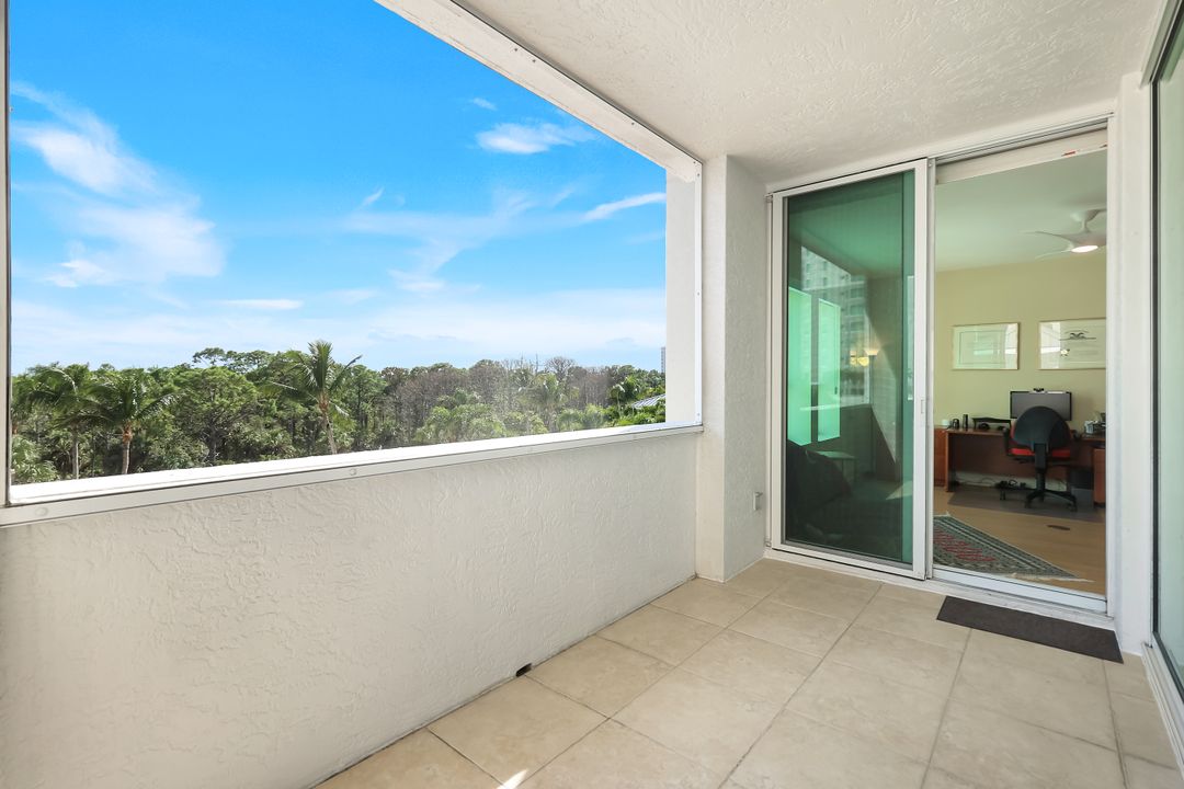 285 Grande Way #401, Naples, FL 34110