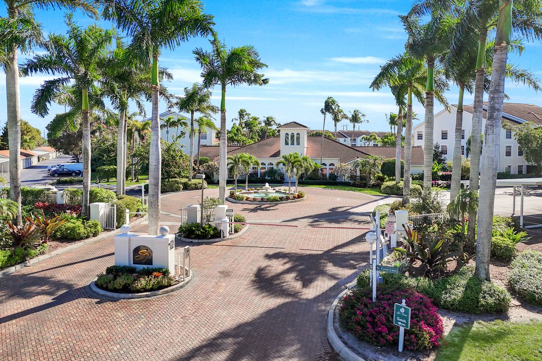 4620 St Croix Ln #911, Naples, FL 34109