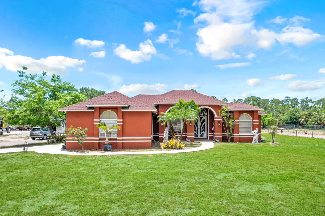 221 10th St SE, Naples, FL 34117