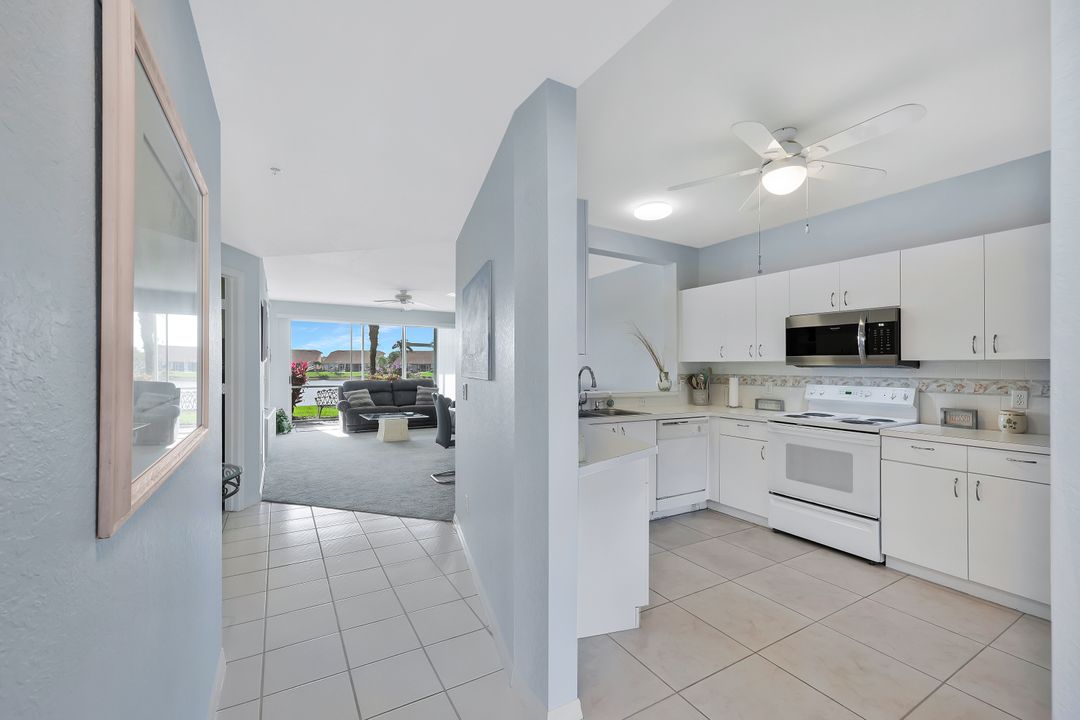 186 Gabriel Cir #9, Naples, FL 34104