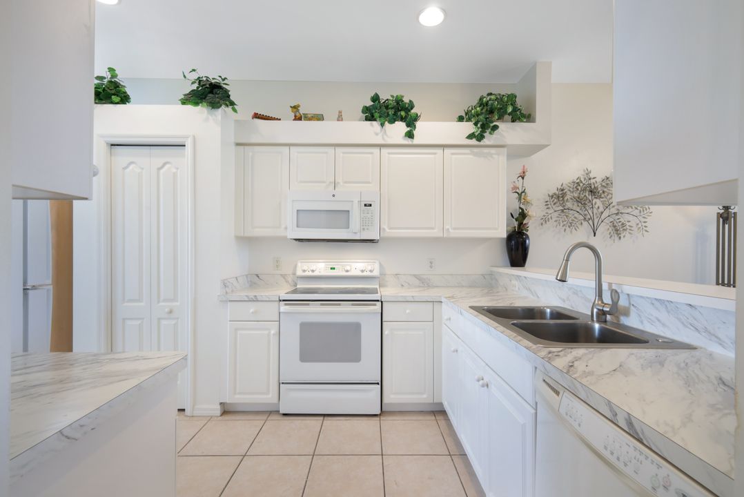 14271 Hilton Head Dr, Fort Myers, FL 33919