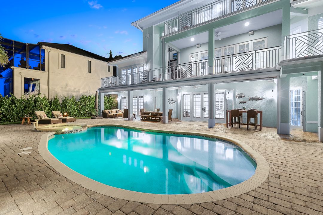 273 Egret Ave, Naples, FL 34108