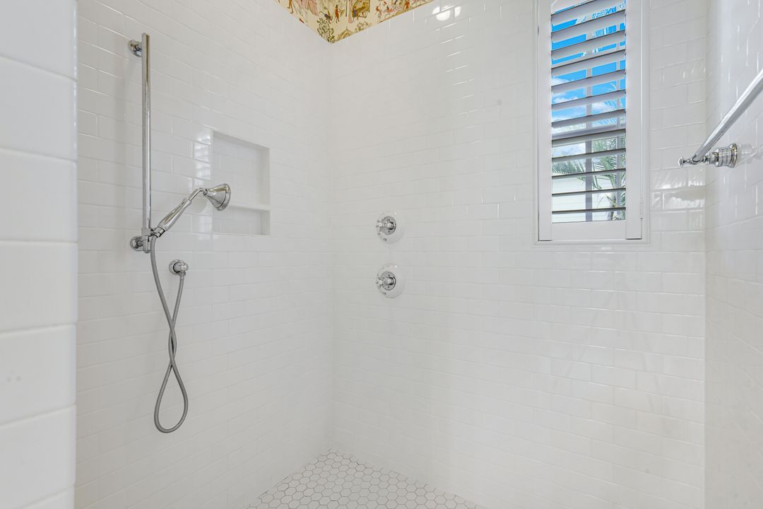 16211 Captiva Dr, Captiva, FL 33924