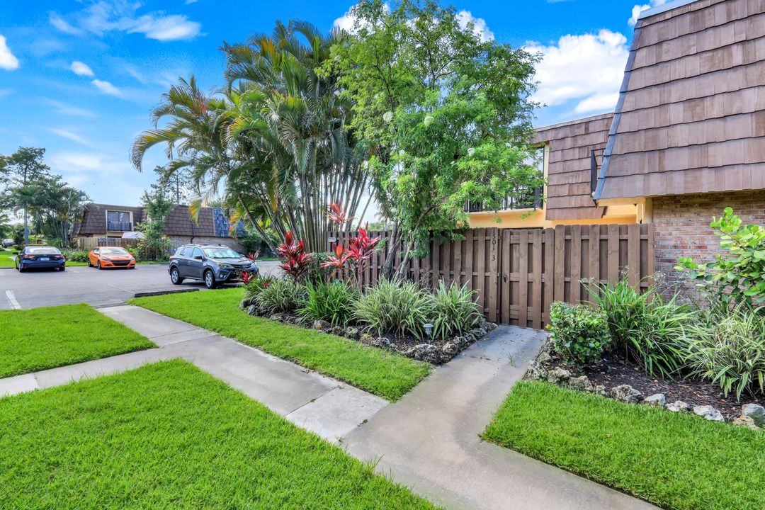 1501 Park Meadows Dr #3, Fort Myers, FL 33907