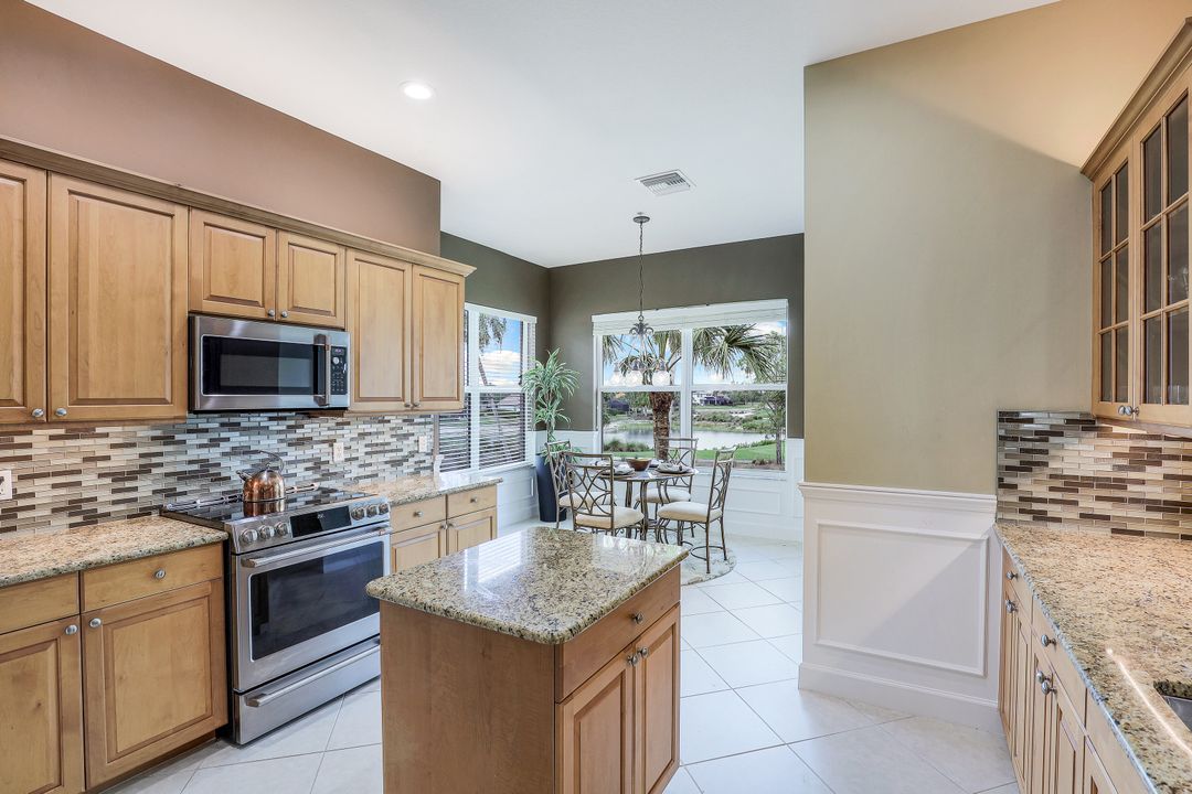 9204 Quartz Ln #201, Naples, FL 34120