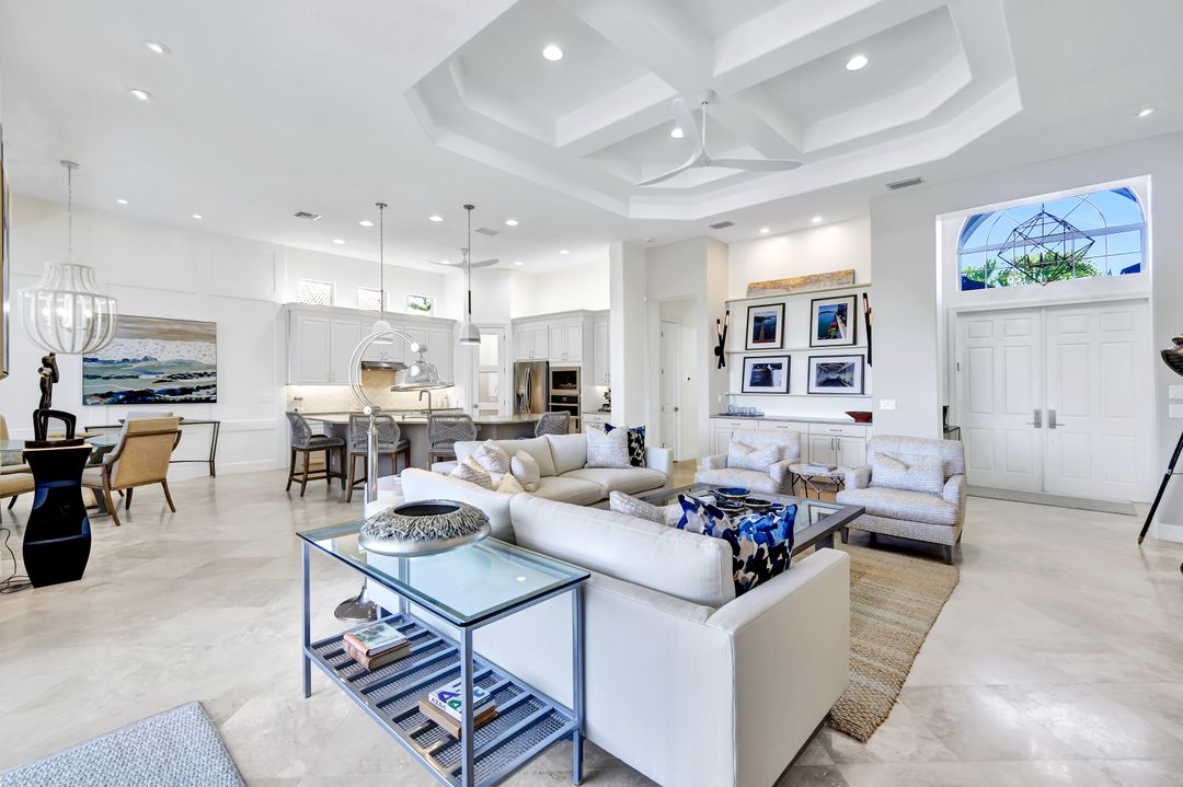 5746 Hammock Isles Dr, Naples, FL 34119