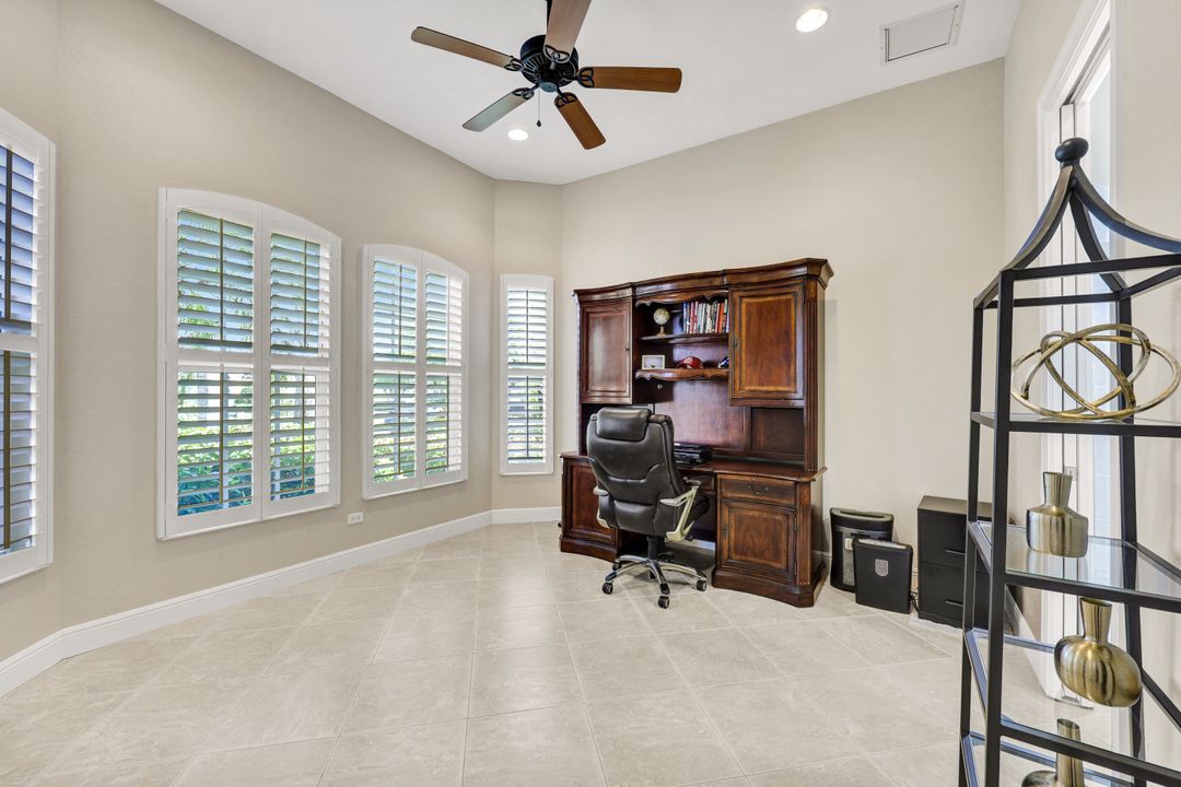 10205 Avonleigh Dr, Bonita Springs, FL 34135