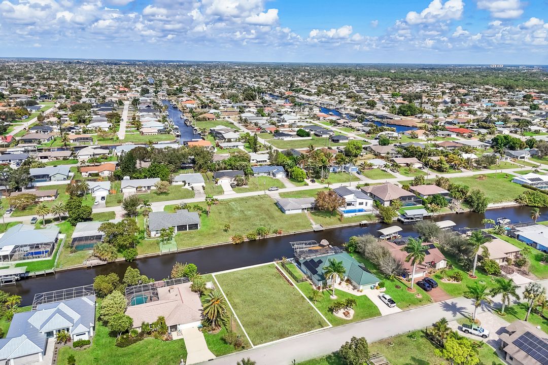 2005 Ottersrest Ln, Cape Coral, FL 33990