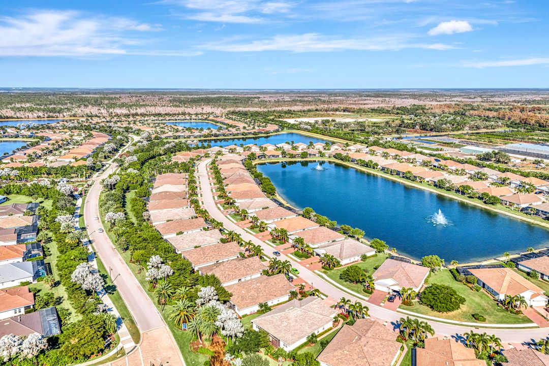 14863 Edgewater Cir, Naples, FL 34114