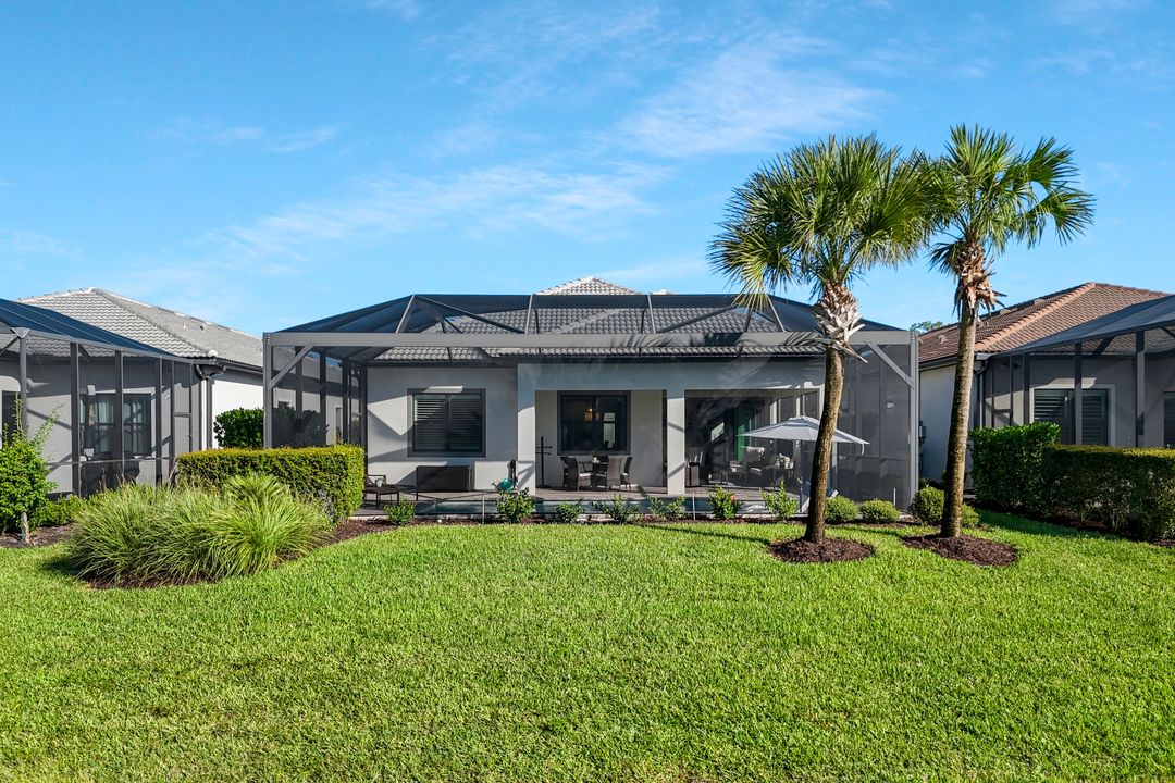 9815 Everglades Dr, Naples, FL 34120