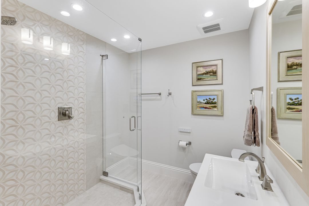 641 Pine Ct, Naples, FL 34102